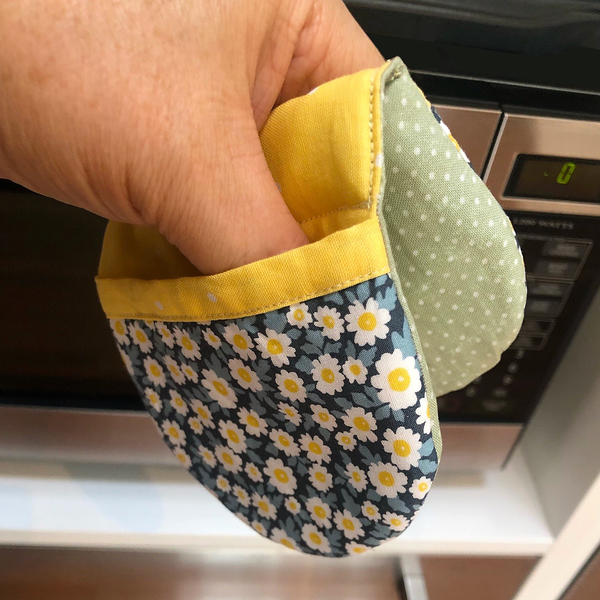 Microwave Mitts - White Flowers